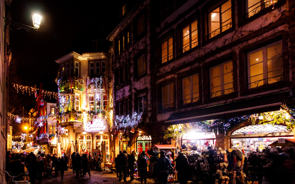 Stra&szlig;burg bei Nacht zur Weihnachtszeit